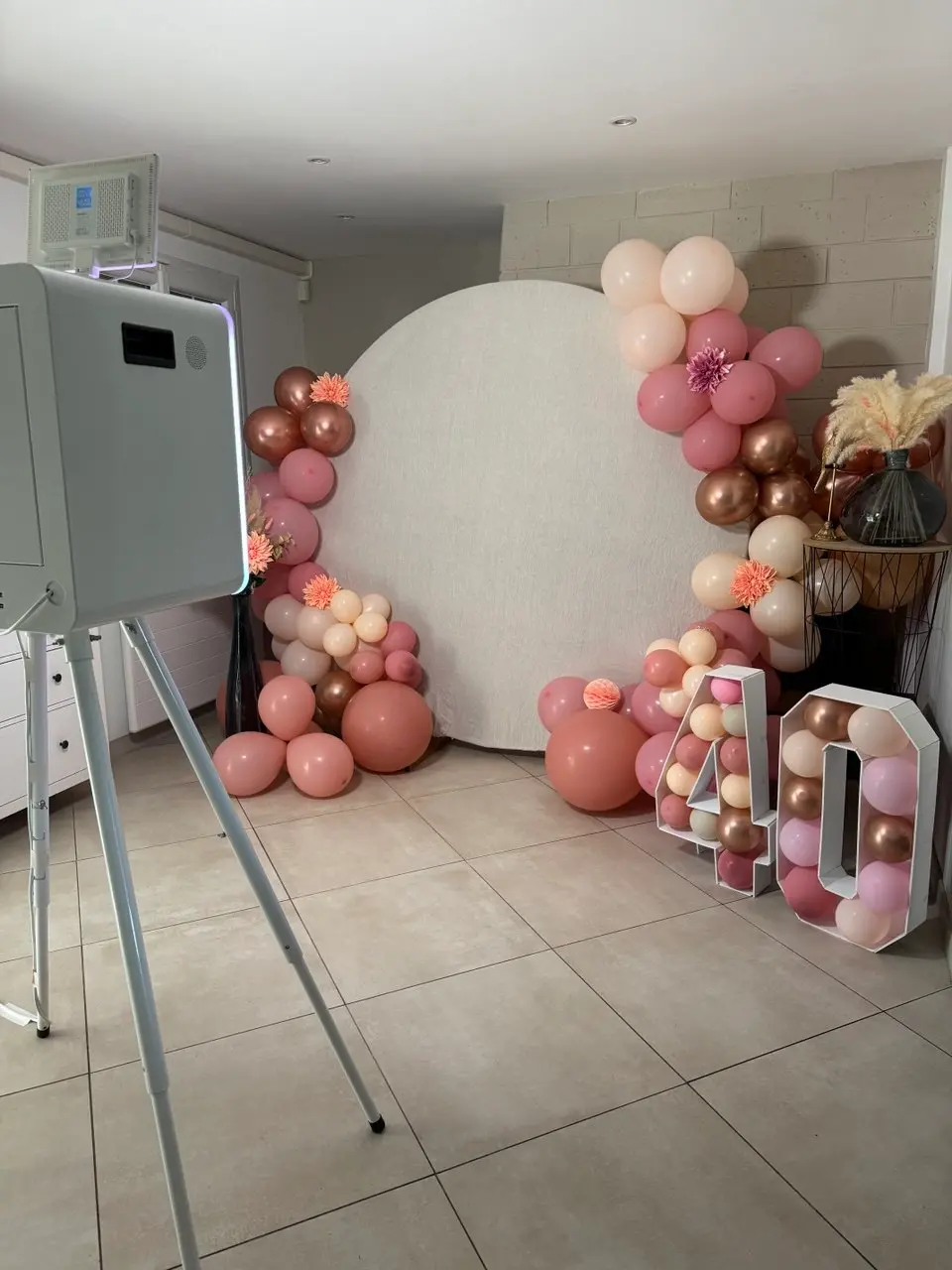Location photobooth anniversaire 40 ans décoration ballons Paris 94